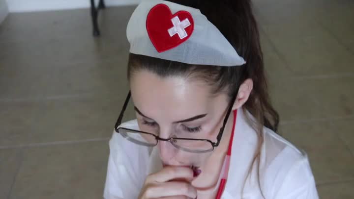 ManyVids SadbaffoonNurse Helps Her Patient With A Big Load<script src=